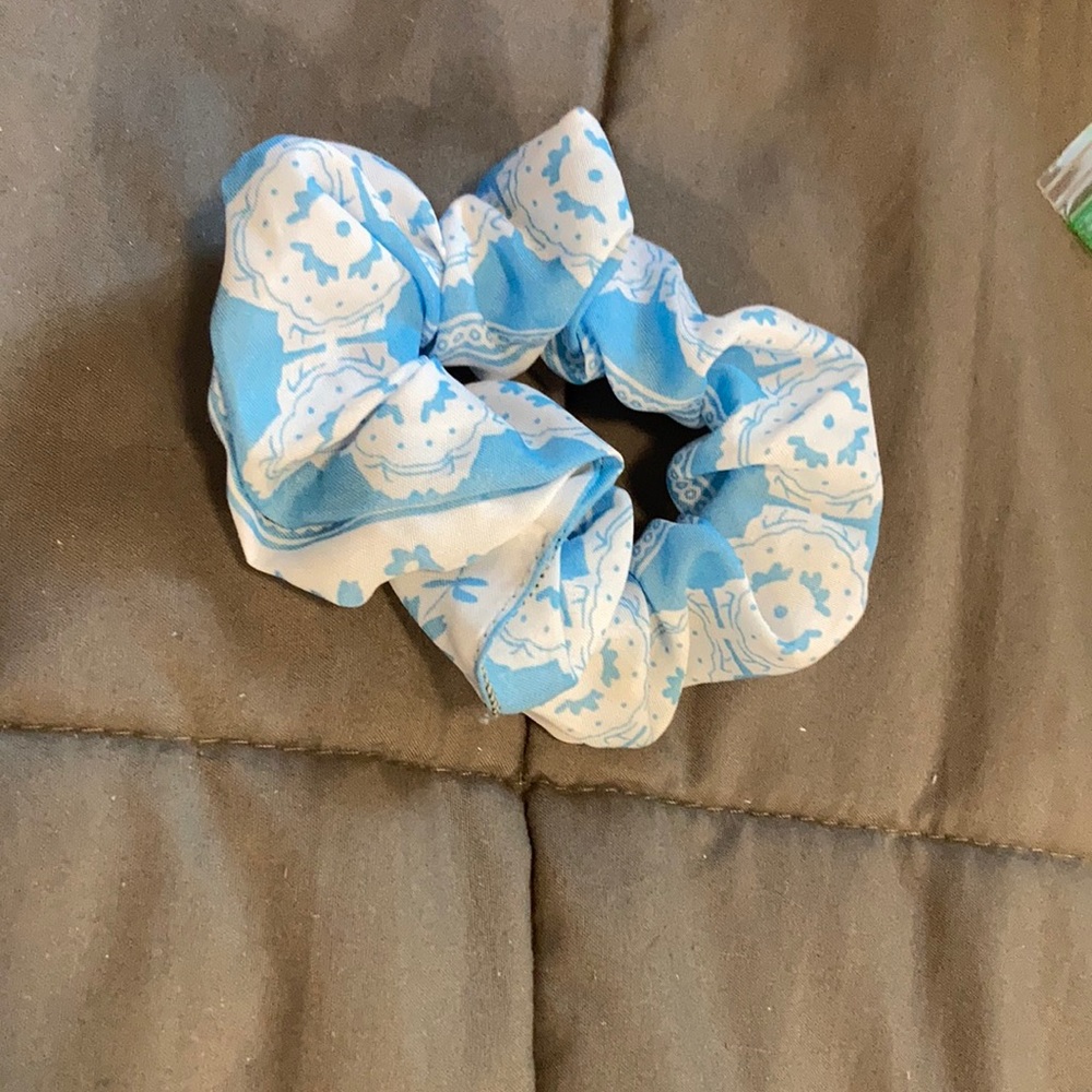 blue scrunchie with white design